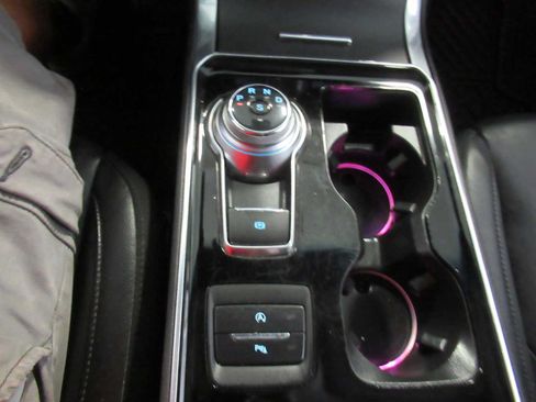 Used 2020 Ford Edge Titanium FWD image 26