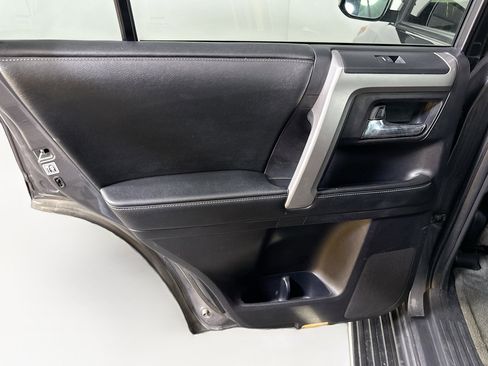 Used 2014 Toyota 4Runner SR5 Premium image 26