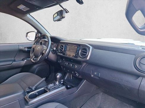 Used 2017 Toyota Tacoma TRD Sport w/ Tow Package image 19