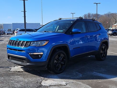 Used 2018 Jeep Compass Latitude image 3