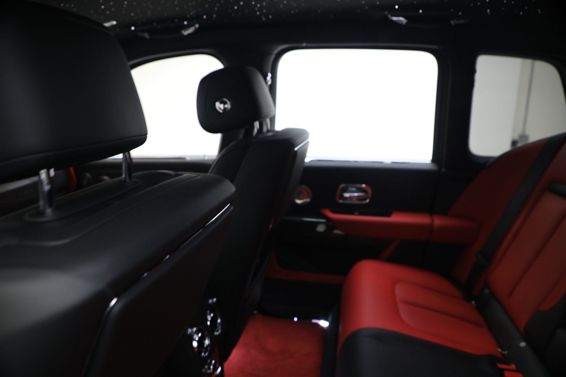 Certified 2020 Rolls-Royce Cullinan Black Badge AWD/4WD image 34