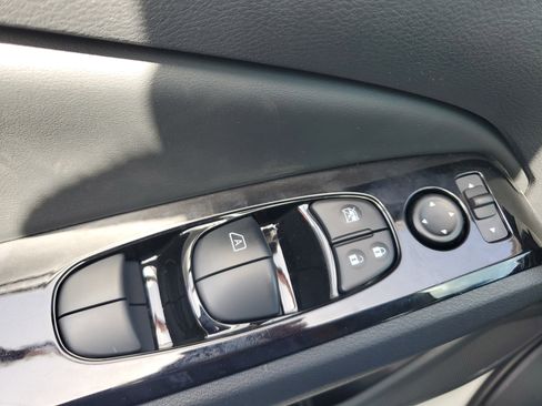 New 2025 Nissan Altima 2.5 SR image 19