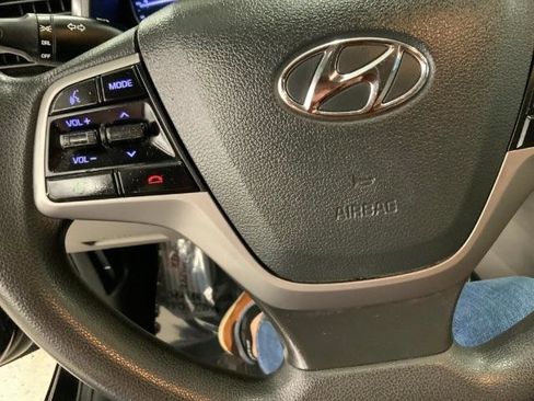Used 2018 Hyundai Elantra SE FWD image 18