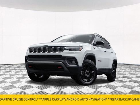 Used 2023 Jeep Compass Trailhawk image 2