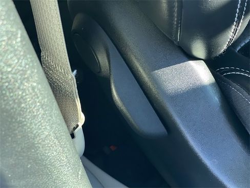 Used 2023 Chrysler Pacifica Touring-L image 35