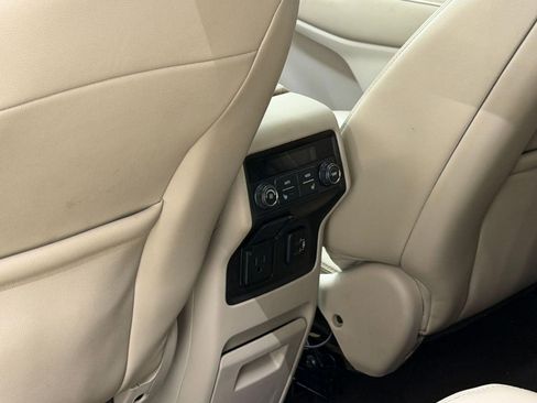 Used 2018 GMC Acadia Denali w/ Technology Package FWD image 27