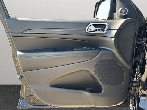 Used 2020 Jeep Grand Cherokee Altitude RWD image 19
