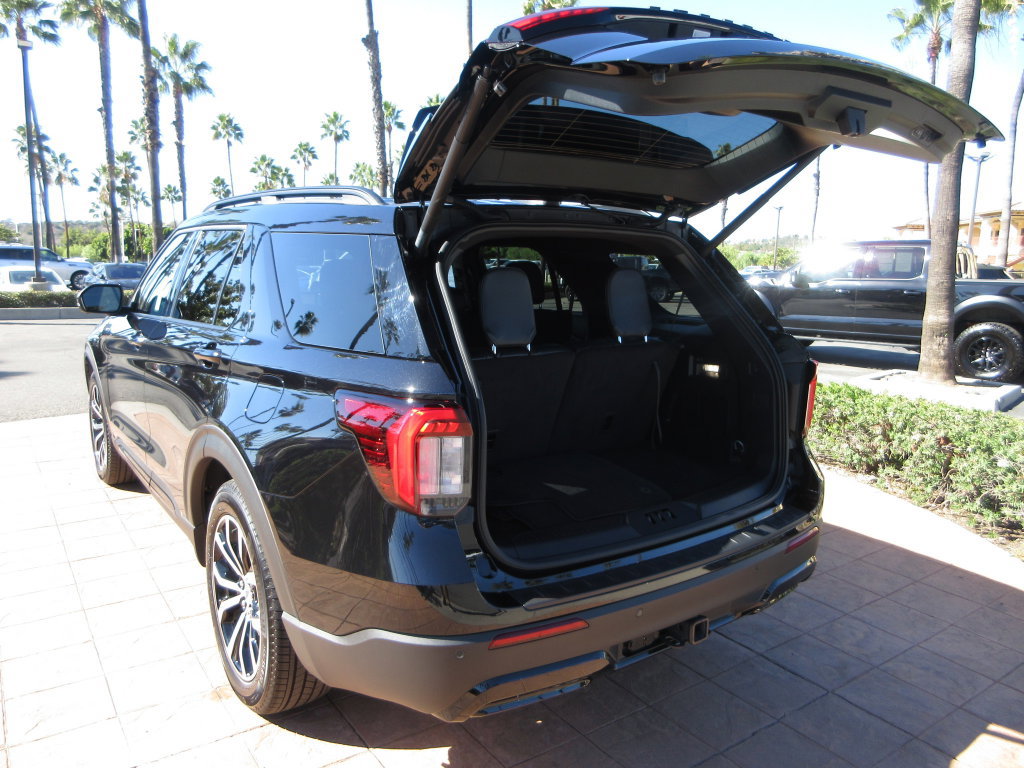 Used 2026 Ford Explorer ST-Line w/ Premium Package RWD image 27