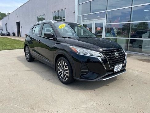 Used 2021 Nissan Kicks SV FWD image 1
