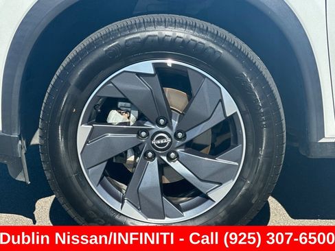 Used 2024 Nissan Rogue SV FWD image 44