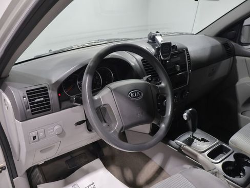 Used 2009 Kia Sorento LX AWD/4WD image 16