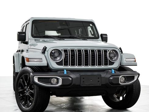 Used 2024 Jeep Wrangler Unlimited Sahara AWD/4WD image 3
