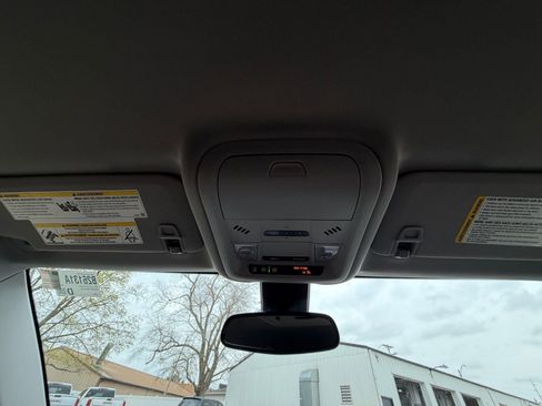 Used 2021 Chevrolet Equinox Premier image 22