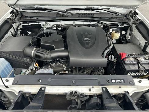 Used 2017 Toyota Tacoma Limited w/ Tow Package image 33