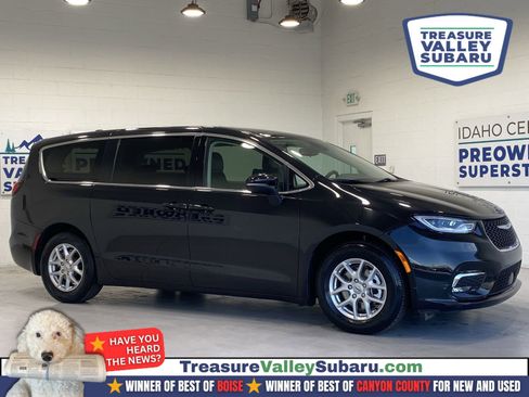 Used 2023 Chrysler Pacifica Touring-L FWD image 1