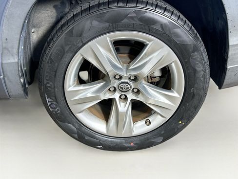Used 2016 Toyota Highlander Limited Platinum FWD image 11