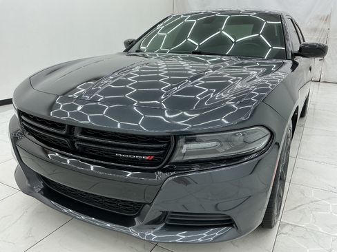 Used 2019 Dodge Charger SXT w/ Blacktop Package RWD image 1
