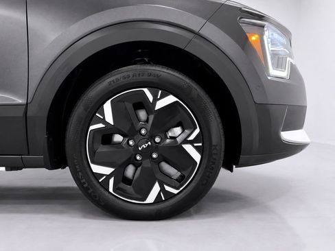 Used 2024 Kia Niro Wave w/ Wave Preserve Package FWD image 6