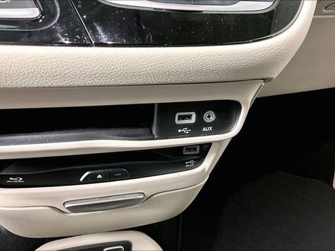 Used 2020 Chrysler Pacifica Touring-L Plus image 15