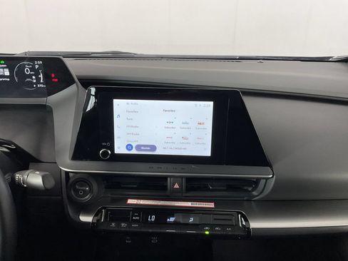 Used 2025 Toyota Prius LE AWD/4WD image 13