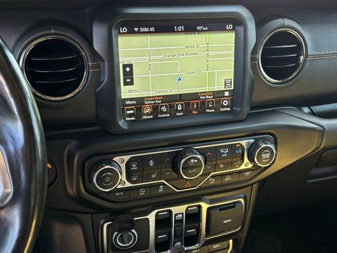 Used 2021 Jeep Gladiator Overland image 17