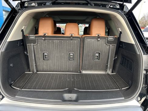 Used 2024 Nissan Pathfinder Platinum image 7