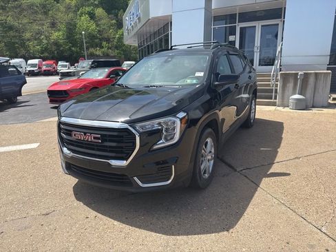 Used 2022 GMC Terrain SLE w/ Driver Convenience Package AWD/4WD image 3