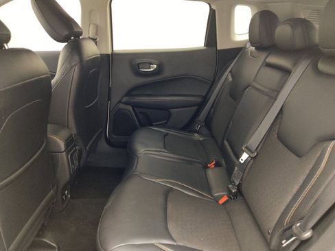 Used 2018 Jeep Compass Latitude w/ Popular Equipment Group AWD/4WD image 18