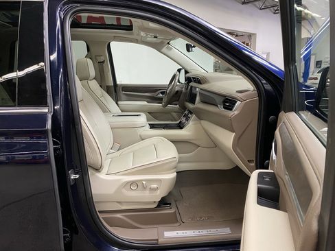 Used 2021 GMC Yukon Denali w/ Denali Premium Package image 14