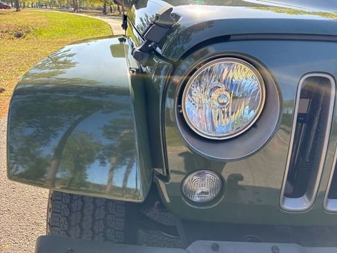 Used 2016 Jeep Wrangler Unlimited Sahara image 8