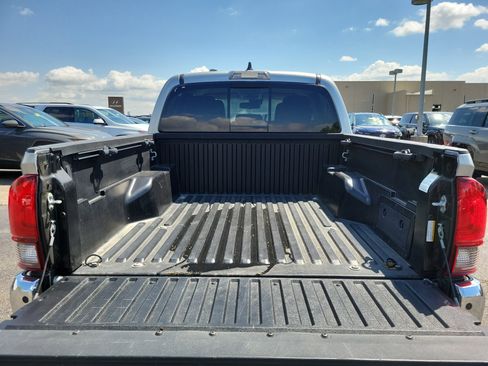 Used 2022 Toyota Tacoma SR5 AWD/4WD image 8