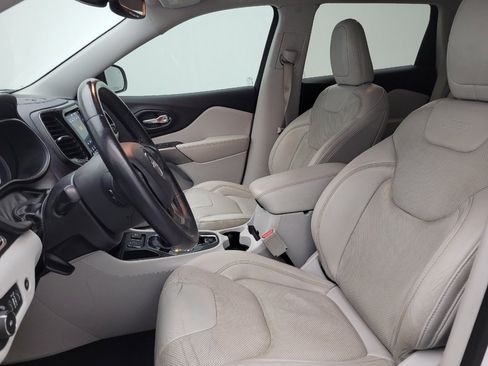 Used 2019 Jeep Cherokee Limited w/ Technology Group FWD image 17