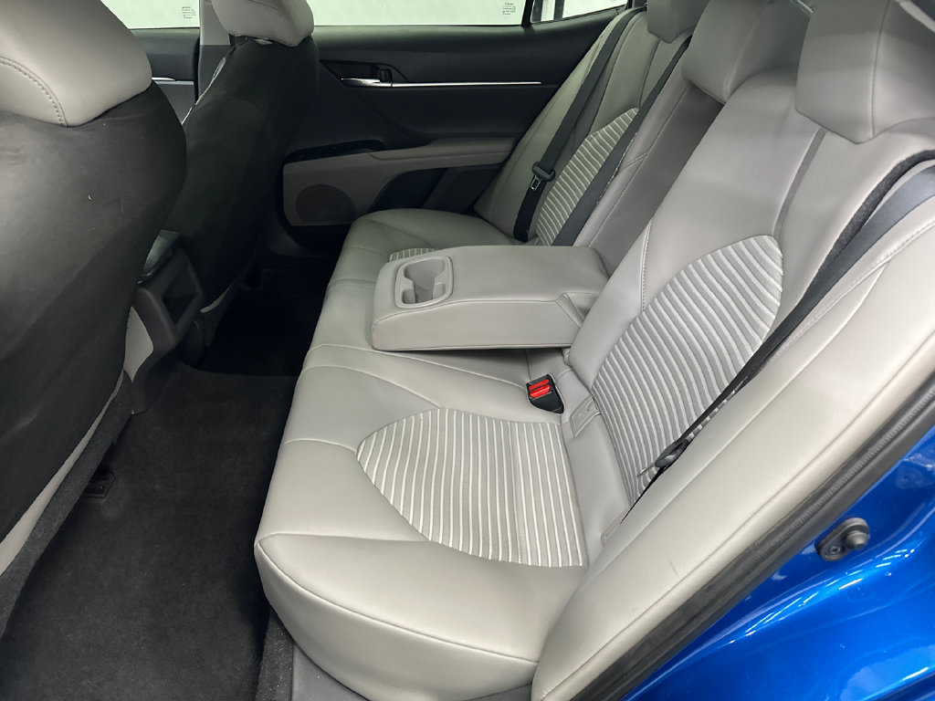Used 2020 Toyota Camry SE w/ Convenience Package FWD image 19