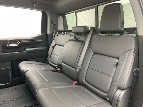 Used 2024 Chevrolet Silverado 1500 LT Trail Boss w/ Convenience Package II AWD/4WD image 38