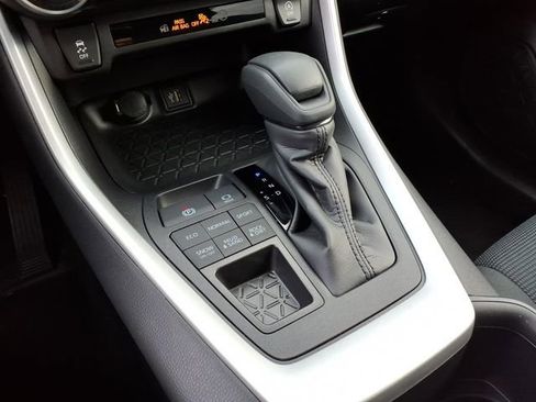 Certified 2025 Toyota RAV4 LE image 22