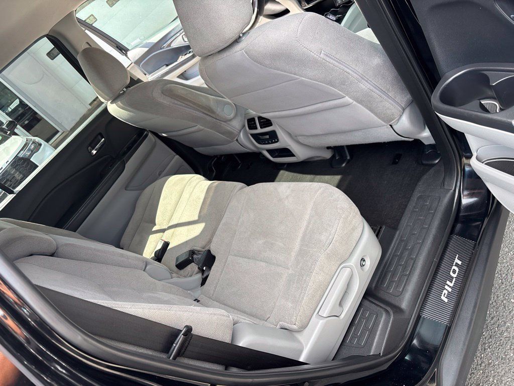 Used 2021 Honda Pilot EX image 25