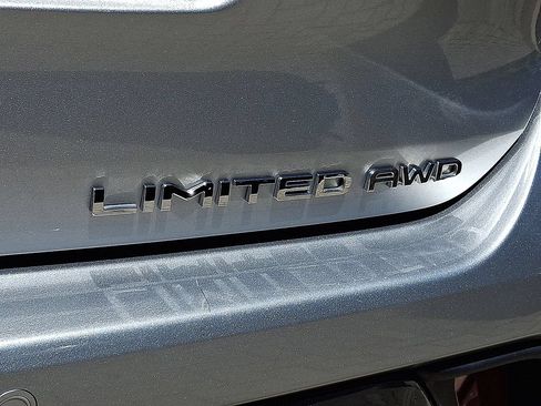 Used 2024 Toyota Highlander Limited AWD/4WD image 31