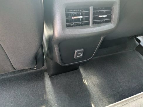Used 2022 Chevrolet Equinox LT FWD image 36