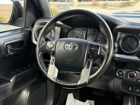 Used 2019 Toyota Tacoma TRD Sport w/ TRD Premium Sport Package AWD/4WD image 14