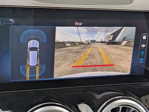 Used 2025 Mercedes-Benz GLB 250 4MATIC image 12