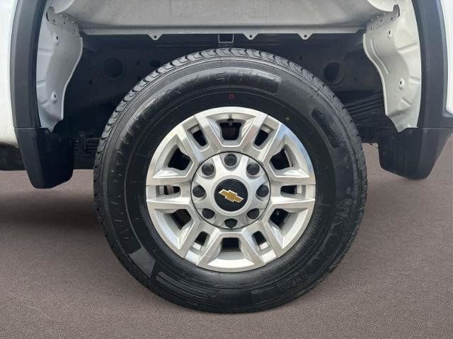 Used 2025 Chevrolet Silverado 2500 LT w/ Convenience Package AWD/4WD image 4
