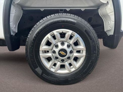 Used 2025 Chevrolet Silverado 2500 LT w/ Convenience Package AWD/4WD image 4