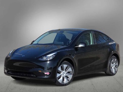 Used 2023 Tesla Model Y Long Range image 1