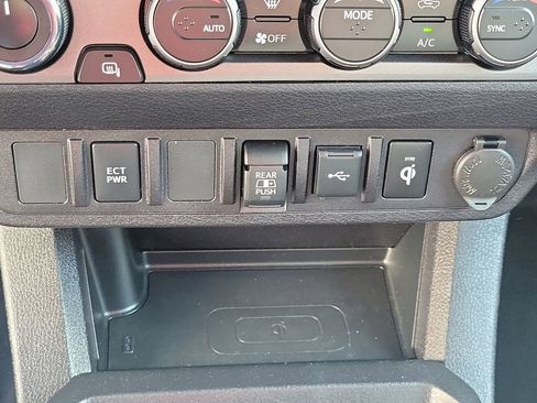 Used 2022 Toyota Tacoma TRD Sport image 30