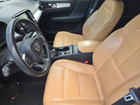 Used 2019 Volvo XC40 T5 Momentum image 19