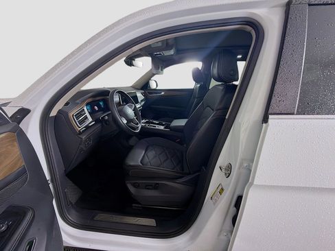 Used 2024 Volkswagen Atlas SE FWD image 13