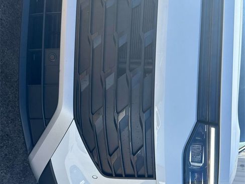 Used 2025 Volkswagen Tiguan S image 5