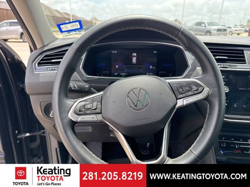 Used 2022 Volkswagen Tiguan SE FWD image 17