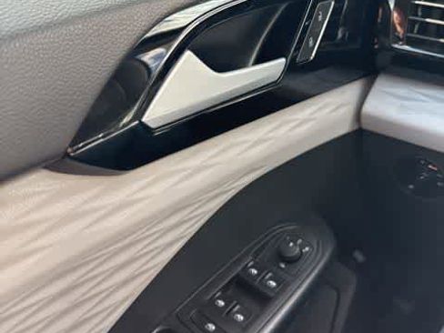 Certified 2024 Volkswagen Taos S AWD/4WD image 17