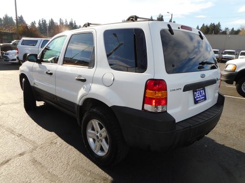 Used 2005 Ford Escape 4WD Hybrid image 9